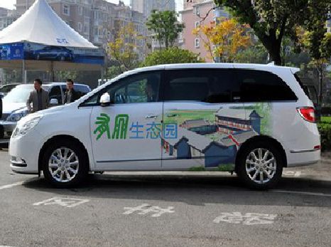 上高户外车贴喷绘如何保持效果?